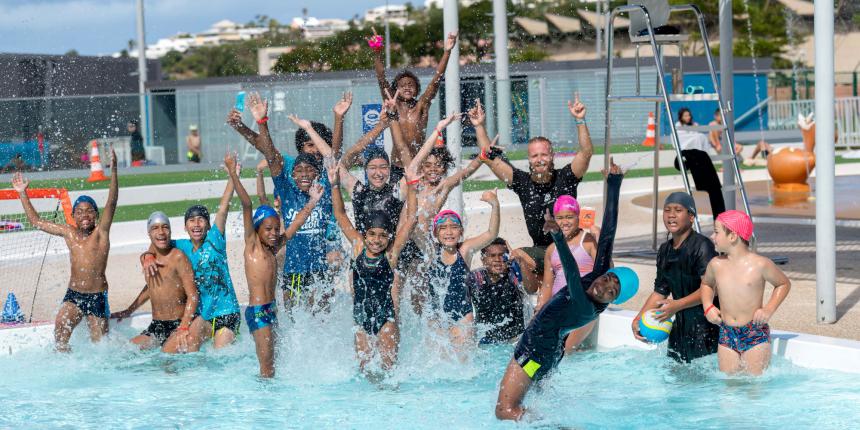 Enfants dans une piscine