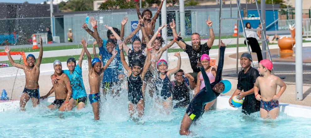 Enfants dans une piscine