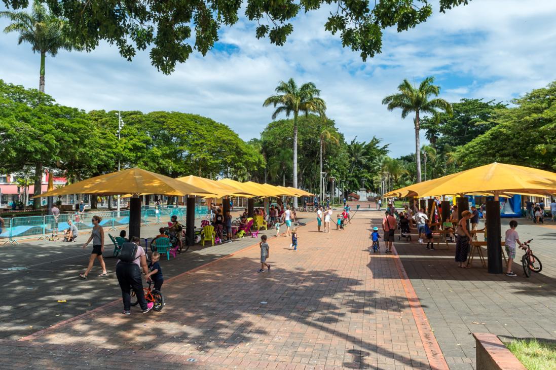 Parasol Place des cocotiers