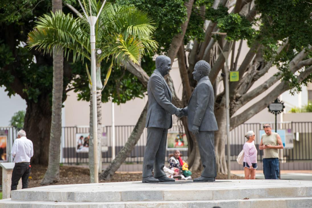 Statue Tjibaou Lafleur Placede_la_Paix